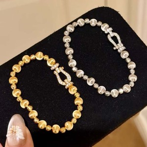 Pulsera de tungsteno con ojo de gato y hebilla de herradura de estilo retro de lujo ligero, chapada en oro, para mujer, de Little Red Book - Product Image 1