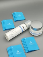 Suero de ácido hialurónico, revitaliza la piel con el tónico en aerosol HA y el set de crema hidratante con parche facial fundente para el cuidado diario.