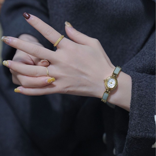 Vintage Eco-Friendly Quartz Women's Watch Light Luxury Retro Fashion Jewelry Golden Turquoise Jade Inlay Pointer 3BAR Water