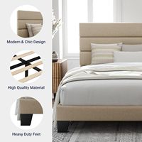 Cadre de lit plateforme en cuir capitonné F&J Home Farmhouse avec support à lattes métalliques et matelas entièrement capitonné