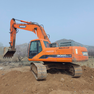 Excavadora Hidráulica Doosan de 30 Ton de Alta Calidad, Excavadora Hidráulica Grande a Buen Precio A LA Venta en Shanghai - Product Image 1
