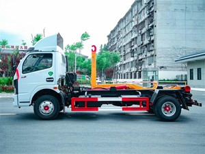 Fuel-Efficient Dongfeng 8 Cubic Meters Roll-off Refuse Truck for Construction <b>Waste</b> and Industrial Trash Transportation - Product Image 3