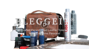 Logotipo personalizado de gran capacidad Retro Literatura Corona Patrón de letras Cierre de cremallera Diseño de moda Colgando PU Tote Bolsa de cosméticos - Product Image 3