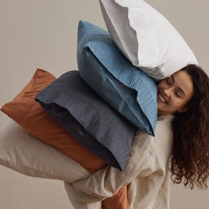 Ensemble de draps en microfibre douce brossée 100%, drap ajusté et plat et taies <span class=keywords><strong>d</strong></span>'<span class=keywords><strong>oreiller</strong></span>, 4 pièces Queen Size confortable confortable gris foncé - Product Image 4