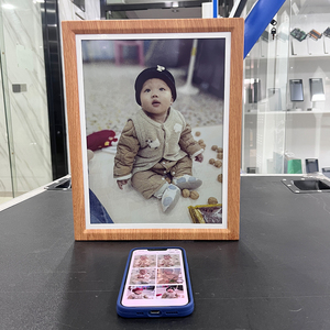 กรอบรูปไม้สั่งทำพิเศษจากโรงงาน OEM ขายส่ง จอแสดงผล E-ink ขนาด 13.3 นิ้ว กรอบรูปดิจิตอลอัจฉริยะพร้อม WiFi และกรอบไม้ - Product Image 1