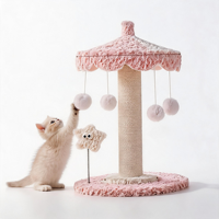 En gros, Griffoir pour chat de luxe classique en forme de carrousel, rose macaron, structure d'escalade pour animaux de compagnie avec balles suspendues et jouet étoile à ressort, 58 cm