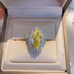 Anello dal Design Ovale a Marchesa, Elegante Anello da Dito per Donne - Product Image 6