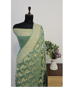 Exclusivo Sari de Georgette Khaddi Puro, Sari Banarasi Tejido a Mano con Tela Suave y Trabajo Intrincado de Zari que Ofrece una Caída Elegante - Product Image 2