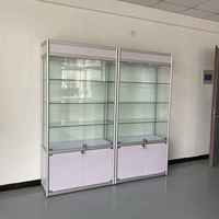Luxuriöser Maßgefertigter LED-Beleuchteter Glas-Sammelkarten-Ausstellungsschrank für Bewertete Karten in Einkaufszentren und TCG-Einzelhandelsgeschäften