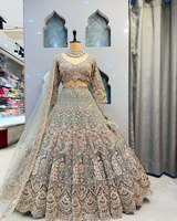 BD lance un Lehenga Choli semi-cousu en Georgette Fox à paillettes évasées de 4 mètres, idéal pour les fêtes et festivals, en toile de haute qualité.