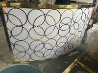 Comptoir de barre d'or de forme de demi-lune de conception de luxe moderne pour le bar d'événement de partie de restaurant