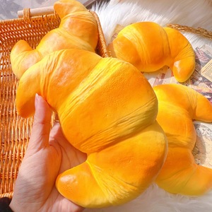ของเล่นบีบคลายเครียดรูปครัวซองต์ เนื้อนุ่ม ยืดหยุ่น คืนรูปช้า ของเล่นบีบมือ ขนมปังมอลโทส ของเล่นบีบระบายอารมณ์ ขายส่ง - Product Image 2