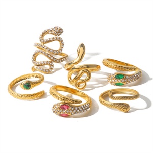 Anillo de Serpiente de Acero Inoxidable de Alta Calidad con Zirconia y Baño de Oro de 18k - Product Image 1