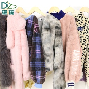 <span class=keywords><strong>Abbigliamento</strong></span> Invernale da <span class=keywords><strong>Donna</strong></span> di Seconda Mano all'<span class=keywords><strong>Ingrosso</strong></span> in Pelliccia Sintetica di Alta Qualità, Stili Misti Venduti in Lotti - Product Image 2