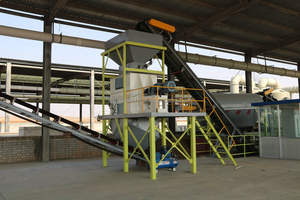 Convoyeur à bande à grand <span class=keywords><strong>angle</strong></span> vertical en acier au carbone industriel pour matériaux en vrac avec trémie - Product Image 3