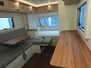 Caravane <span class=keywords><strong>de</strong></span> camping confortable à double essieu en aluminium pour voyages en famille, camping-car <span class=keywords><strong>de</strong></span> luxe avec cuisine et salle <span class=keywords><strong>de</strong></span> bain - Product Image 6