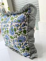 Housse de coussin en coton bohème faite à la main avec imprimé floral en bloc, coussins décoratifs de luxe, coussins bohèmes à volants