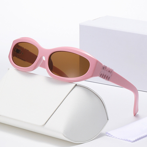 0611 Nuevas Gafas de Sol de Moda Retro Clásicas con Marco Pequeño de Ojo de Gato Negro, Gafas de Sol Rectangulares Vintage para Mujer - Product Image 5