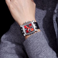 Montre à quartz pour homme Bold Square, chronographe à trois sous-cadrans, cadran rouge, aiguilles lumineuses, date, résistante à l'eau