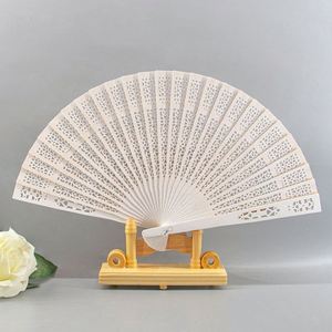 Abanicos de Mano de Madera Personalizados como Recuerdos de Boda para los Invitados - Product Image 1