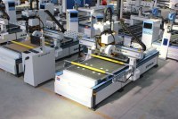 Router CNC para trabajar la madera, máquina de anidamiento CNC de cuatro ejes con sierra, equipo de corte CNC automático para fabricación de muebles