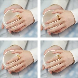 แหวนปรับขนาดได้ Never Fade Jewelry ชุบทอง 18k สำหรับผู้หญิง - Product Image 2