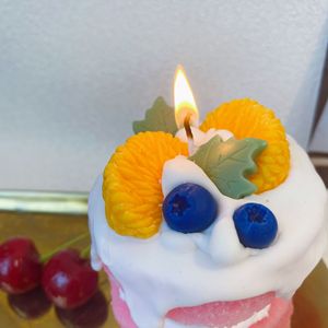 เทียนหอมกลิ่นบ<span class=keywords><strong>ลู</strong></span><span class=keywords><strong>เบอร์</strong></span><span class=keywords><strong>รี่</strong></span>ออเรนจ์คัพ<span class=keywords><strong>เค้ก</strong></span> ทำมือ <span class=keywords><strong>บ</strong></span>รรจุกล่องของขวัญ เหมาะสำหรั<span class=keywords><strong>บ</strong></span>เทศกาล ของตกแต่งบ้าน ของชำร่วยงานปาร์ตี้ ทำจากไขถั่วเหลืองและขี้ผึ้ง สำหรับเทศกาลดีวาลีและรอมฎอน - Product Image 4