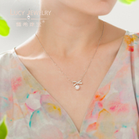 Collier Pendentif Nœud Papillon de Luxe en Or Jaune 14K avec Perle d'Eau Douce de Grade AAAAA et Zircon, Collection Lucy Jewelry - Grande Vente