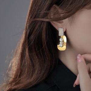 Pendientes de Botón Cuadrados Geométricos de Alta Gama, Chapados en Oro y Cobre, para Mujer, Moda Europea y Americana, Exagerados, Personalizados y de Nicho - Product Image 2