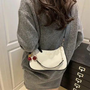 <span class=keywords><strong>Borsa</strong></span> <span class=keywords><strong>a</strong></span> <span class=keywords><strong>Tracolla</strong></span> da Donna alla Moda in Pelle PU Impermeabile con Cerniera <span class=keywords><strong>e</strong></span> Ciondolo <span class=keywords><strong>a</strong></span> Ciliegia, <span class=keywords><strong>Tracolla</strong></span> <span class=keywords><strong>a</strong></span> Catena, Borse <span class=keywords><strong>a</strong></span> <span class=keywords><strong>Mano</strong></span> da Donna - Product Image 3