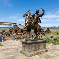 Monument en bronze personnalisé de cavalier cowboy du Far West, statue en bronze pour zone touristique classique