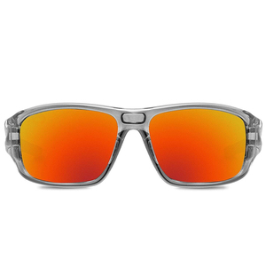 Vente en gros de lunettes de soleil à monture grise style sport matériau TPX lentilles polarisées flottantes avec PC Tac pour adultes - Product Image 3