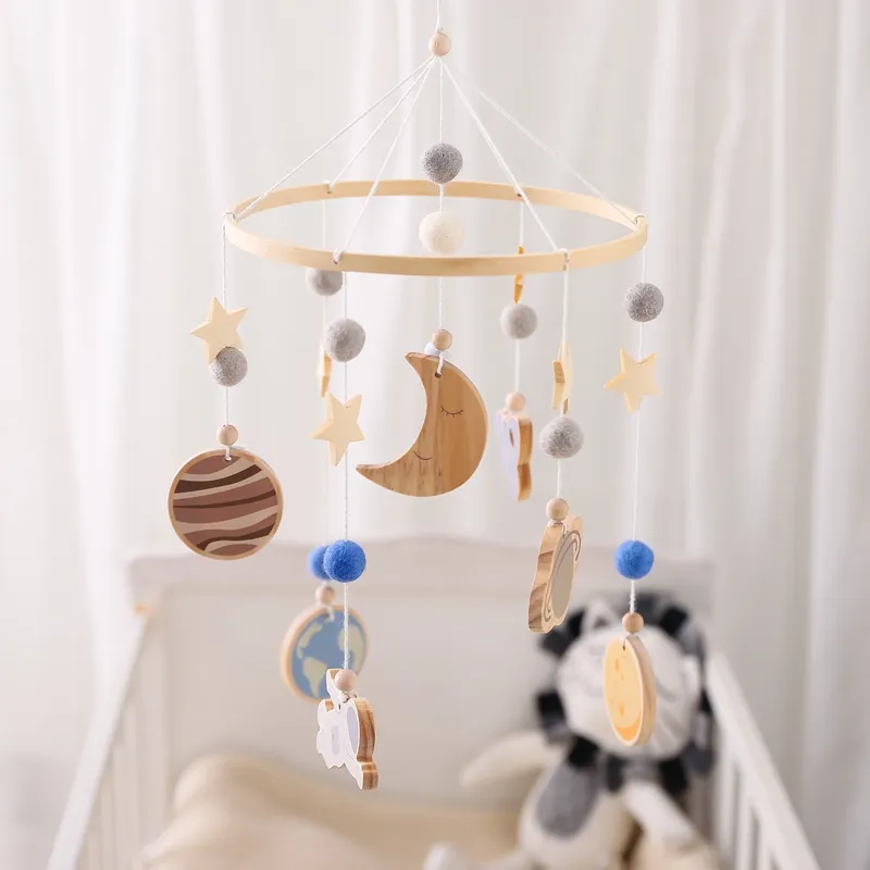 Yeni el yapımı asılı müzikli oyuncak kreş bebek cep ile astronot tema ahşap ve bebek beşik için yatak çan hissettim