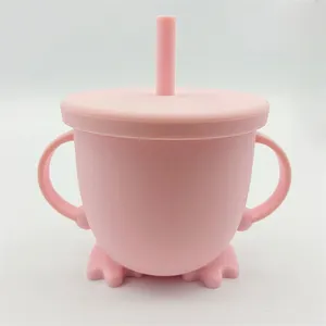 도매 어린이 실리카 젤 물 컵 독창성 휴대용 귀여운 식품 학년 실리콘 아기 물 컵 짚