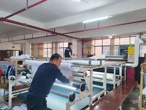 เสื้อฟุตบอลผู้ชายย้อนยุคเสื้อฟุตบอลคลาสสิกสำหรับ ronaldinho Puyol <span class=keywords><strong>Iniesta</strong></span> ฤดูร้อน100% โพลีเอสเตอร์ระบายอากาศได้ดีแห้งเร็ว - Product Image 2