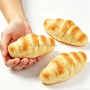 Jouet anti-stress en forme de triangle en PU de 10 cm, crème au fromage, à récupération lente, adapté aux enfants et aux adultes, parfait pour la maison et le bureau - Product Image 1