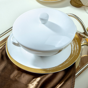 Vajilla de porcelana nórdica para restaurante, juegos de platos de lujo con borde dorado y <span class=keywords><strong>cerámica</strong></span> blanca, venta al por <span class=keywords><strong>mayor</strong></span> - Product Image 4