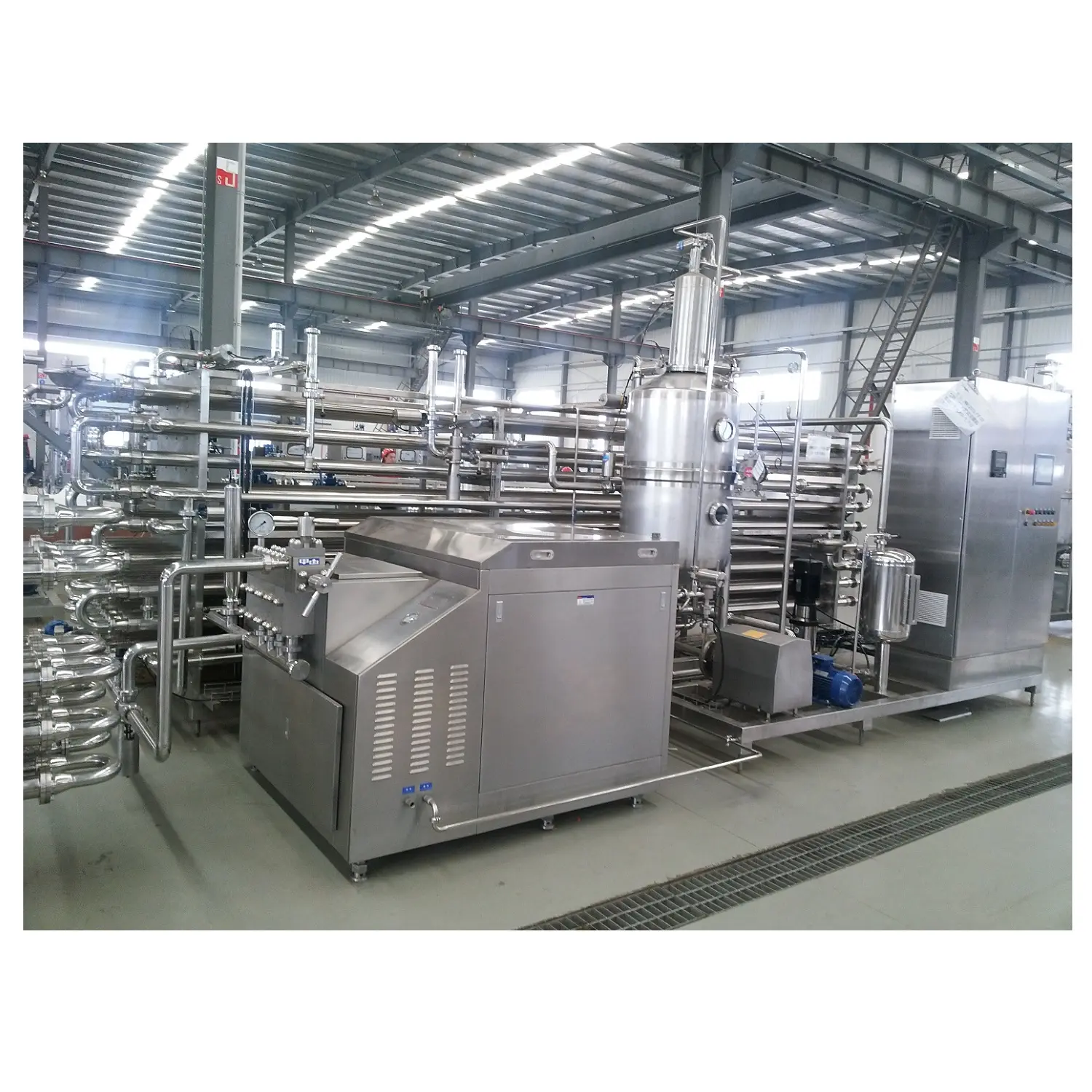 Meyve suyu süt için profesyonel otomatik 1000L süt işleme makinası tübüler pasteurizer makinesi