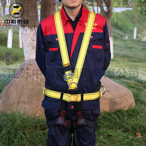ชุดสายรัดนิรภัยสำหรับงานที่สูง รับน้ำหนักได้ 100 กก. สีเหลือง ป้องกันการตกแบบเต็มตัว พร้อมห่วงรูปตัว D 2 จุด และแผ่นรองไหล่ - Product Image 1