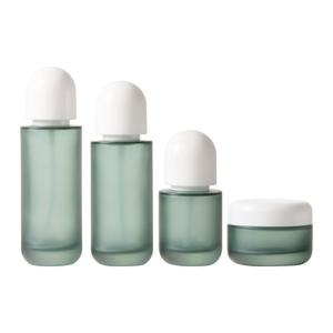 En stock, ensemble de bouteilles et bocaux en verre vide vert foncé pour soin de la peau pour l'emballage cosmétique <span class=keywords><strong>Essece</strong></span> Lotion en spray avec logo imprimable - Product Image 1