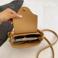 2025 nouveaux sacs à bandoulière en cuir végétalien de haute qualité pour les femmes sacs à main inspirés des créateurs en gros