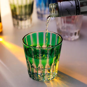 แก้ววิสกี้รูปดาวคริสตัลสีฟ้าเทาหรูหราดีไซน์ใหม่แกะสลักด้วยมือพร้อมดีไซน์แกะสลักสำหรับไวน์ - Product Image 5