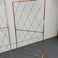Support de toile de fond carré en métal pour arche de mariage, grille de haute qualité pour bougies murales, nouvelle arrivée, pour scène professionnelle, vente en gros