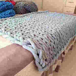 Manta de chenilla de punto grueso súper suave grande de lujo superventas tela de lana de estilo moderno - Product Image 3