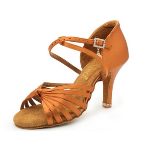 Chaussures de <span class=keywords><strong>danse</strong></span> latine BD pour femmes professionnelles à talons hauts <span class=keywords><strong>Bachata</strong></span> Salsa Tango chaussures de <span class=keywords><strong>danse</strong></span> salle de bal <span class=keywords><strong>danse</strong></span> en Satin 7.5cm 8.5cm personnaliser - Product Image 1