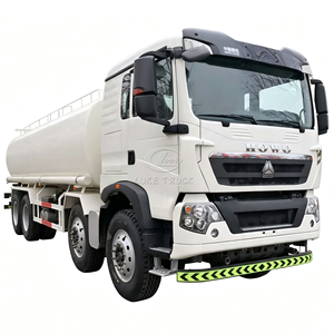 Camion-citerne à huile en aluminium durable et performant 30m³-35m³ Sinotruk, transporteur de carburant avec boîte de vitesses manuelle - Product Image 1