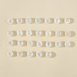 8*8mm 천연 해수 26자 알파벳 원형 조개 구슬 DIY 수제 팔찌 장신구 - Product Image 1