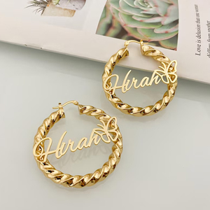 Set di Gioielli Personalizzati: <span class=keywords><strong>Collana</strong></span> con Nome Placcata in Oro 18k e Orecchini a Spirale, Set con Nome e <span class=keywords><strong>Farfalla</strong></span> Personalizzato, Regalo per Donne - Product Image 3
