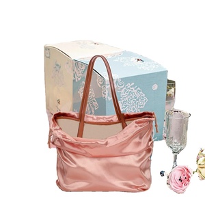 Sac de rangement promotionnel réutilisable en tissu de soie satinée, avec impression de logo personnalisé, sac cadeau à cordon - Product Image 1