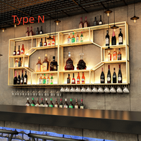 Casier à vin mural personnalisé au design moderne Étagère suspendue en fer avec porte-bouteille et porte-verre pour meubles de maison